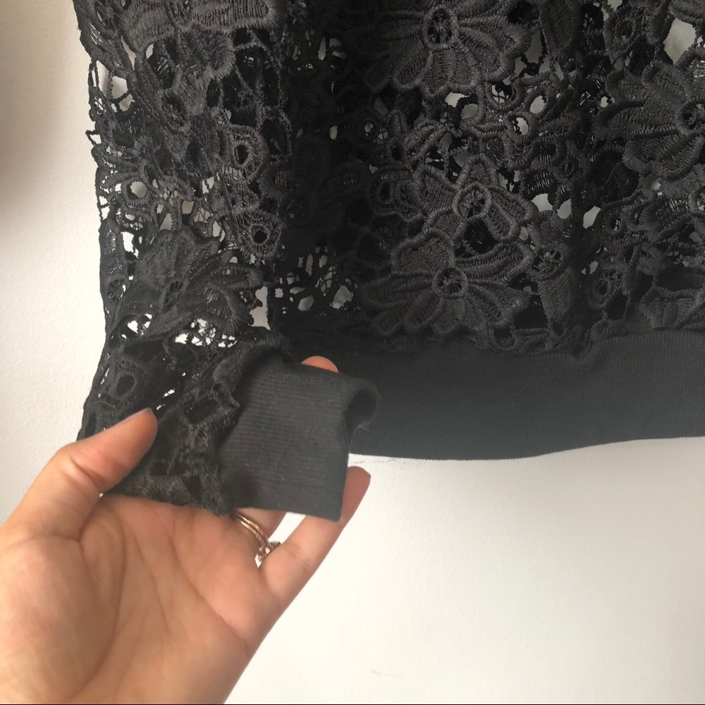 ❌SOLD❌ Black Open Knit Floral Crochet Top - Picture 5 of 7